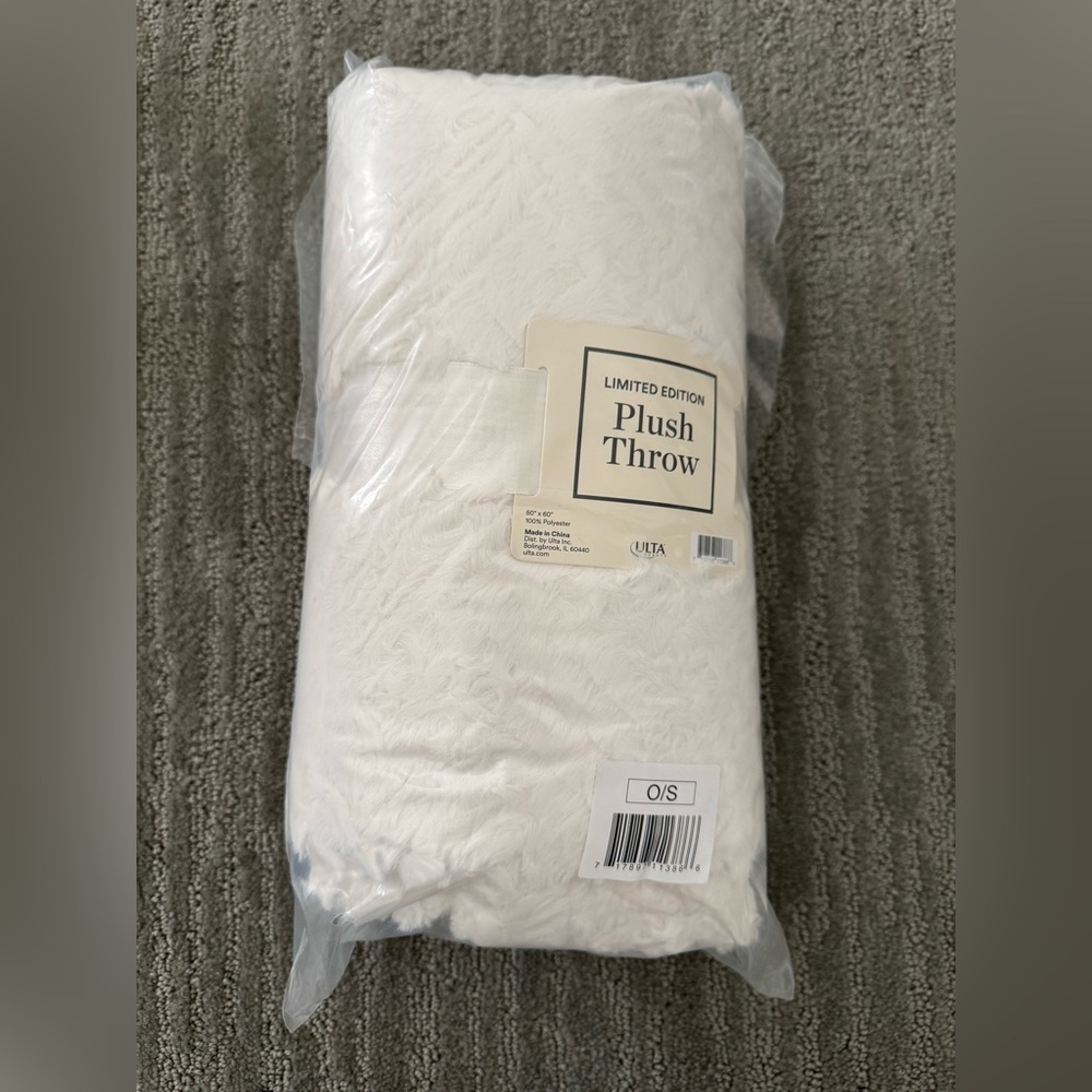 Limited Edition ULTA Plush Throw Blanket 50” x 60” White - 100% Polyester - New